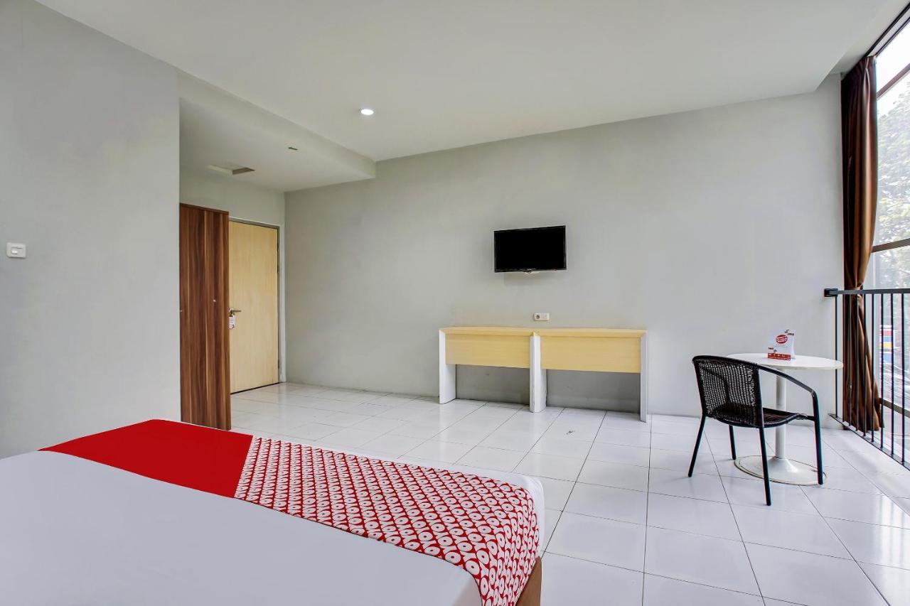 Hotel Reddoorz @ Pelajar Pejuang 3 Bandung Exterior foto