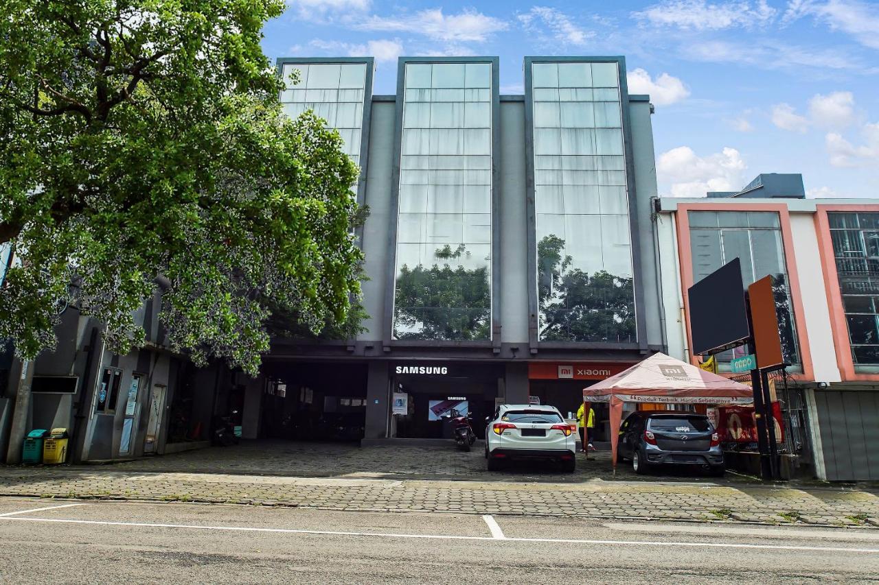 Hotel Reddoorz @ Pelajar Pejuang 3 Bandung Exterior foto