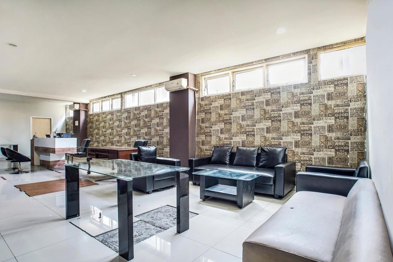Hotel Reddoorz @ Pelajar Pejuang 3 Bandung Exterior foto