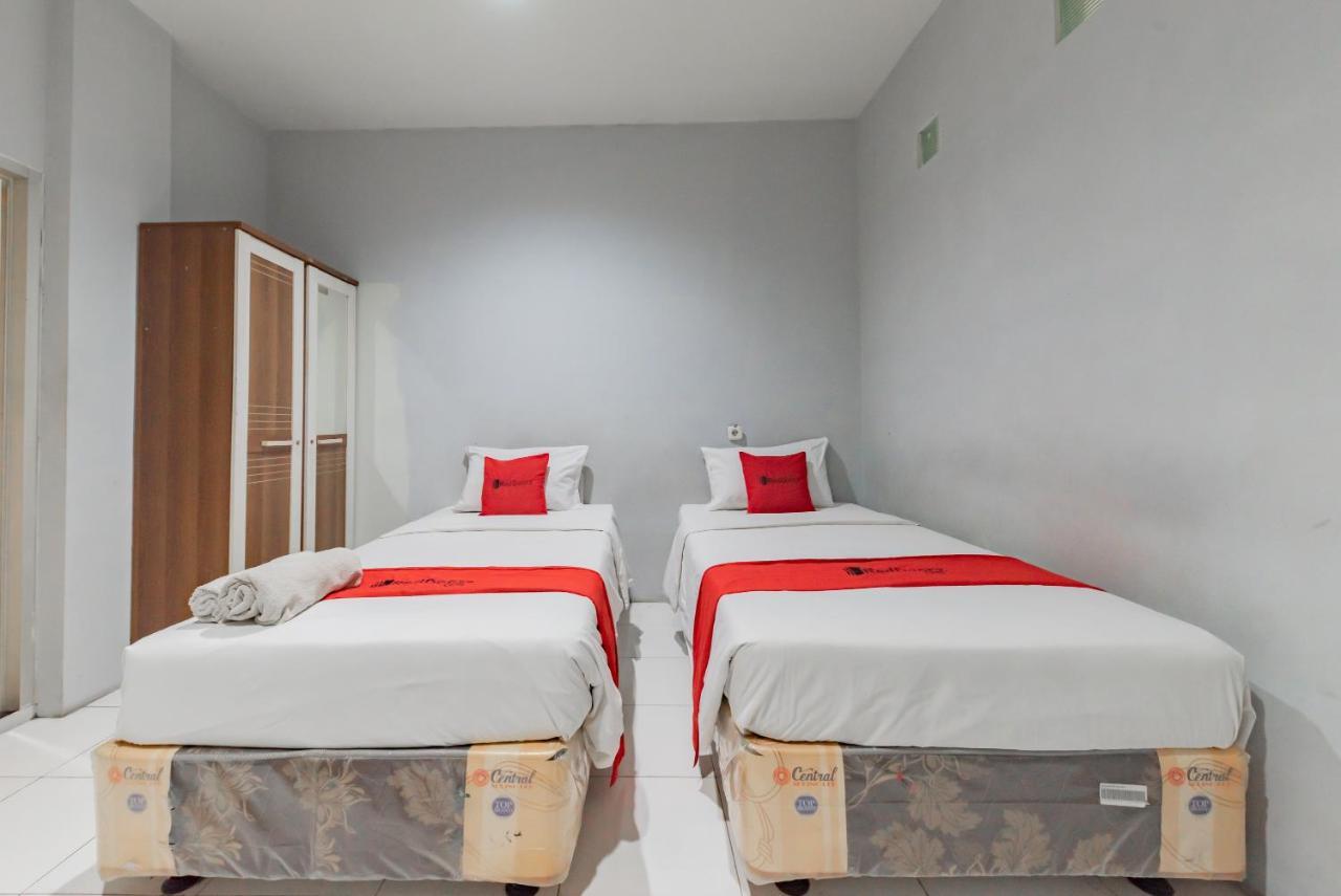 Hotel Reddoorz @ Pelajar Pejuang 3 Bandung Exterior foto