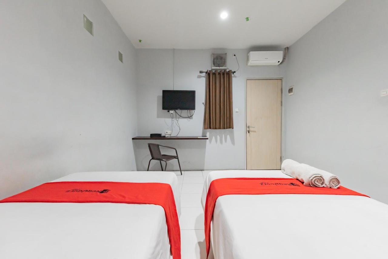 Hotel Reddoorz @ Pelajar Pejuang 3 Bandung Exterior foto