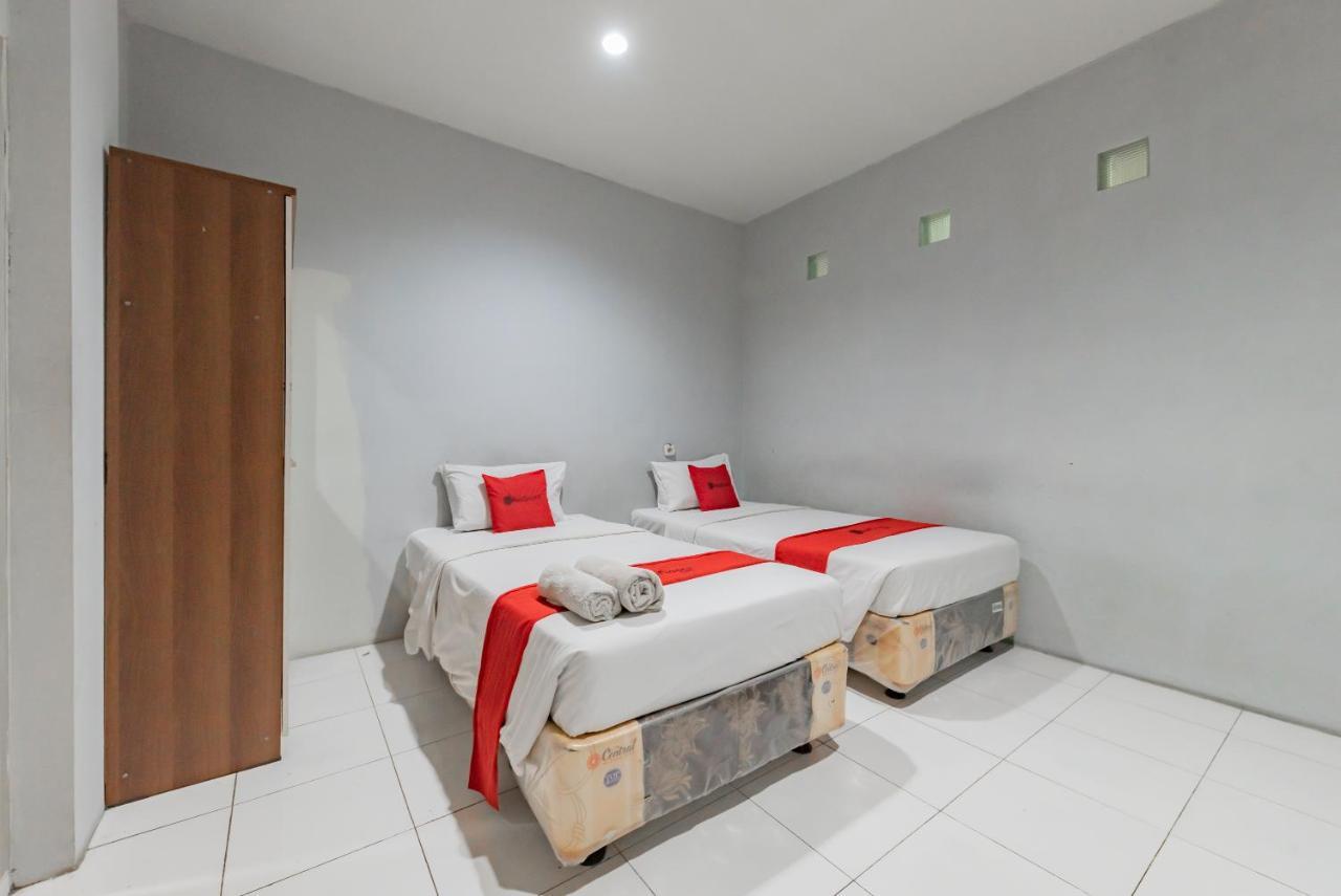 Hotel Reddoorz @ Pelajar Pejuang 3 Bandung Exterior foto
