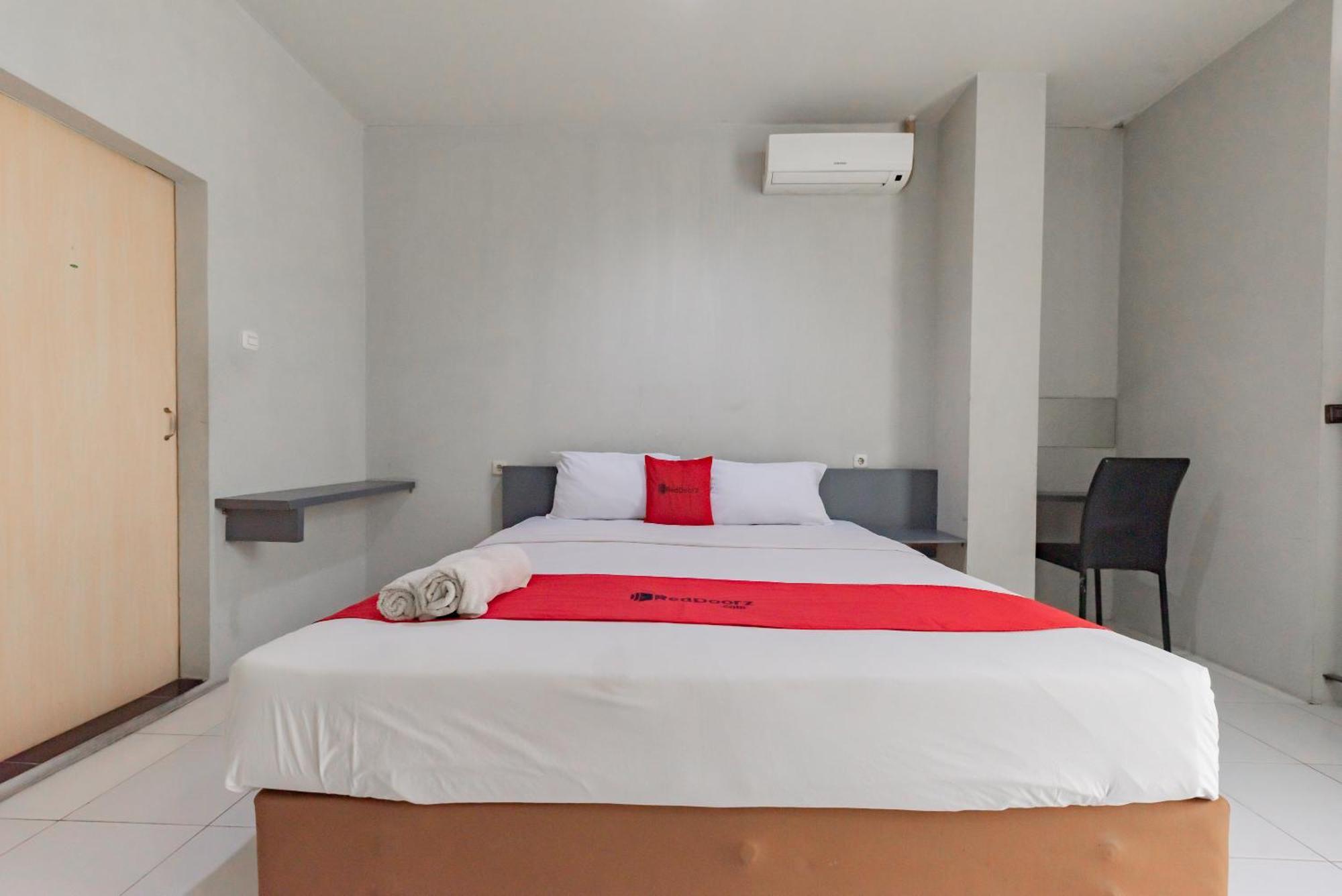 Hotel Reddoorz @ Pelajar Pejuang 3 Bandung Exterior foto