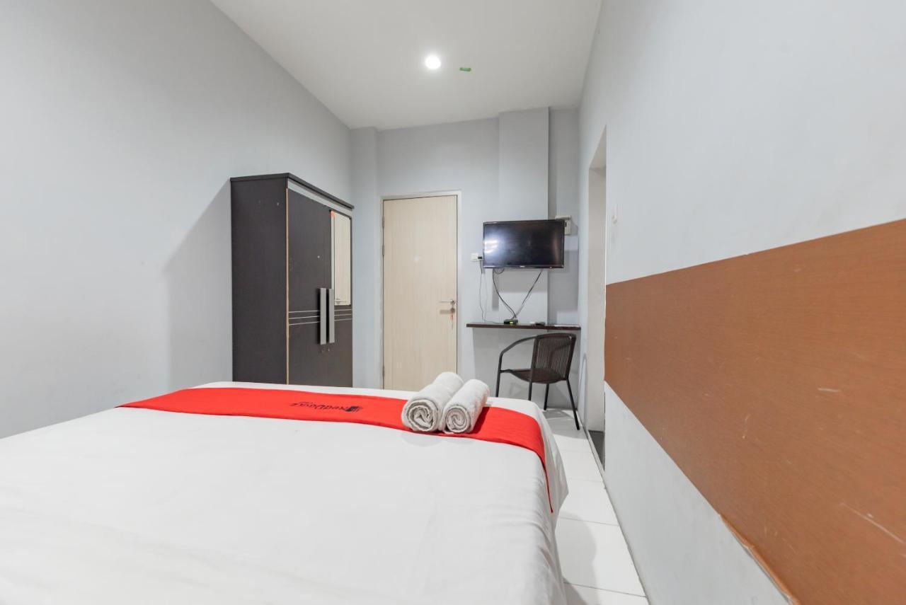 Hotel Reddoorz @ Pelajar Pejuang 3 Bandung Exterior foto